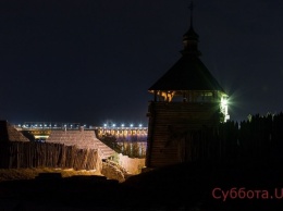 Запорожский фотограф показал сказочную ночь на Хортице (ФОТО)