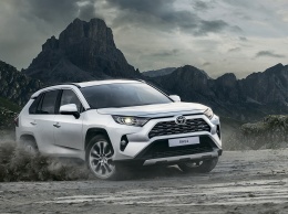 Toyota назвала цены на новый RAV4 для России