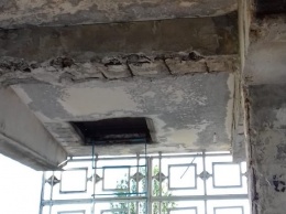 Жильцы многоквартирного дома в Алуште жалуются на разрушение здания