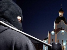 "Похитил деревянный крест": под Киевом накажут вора