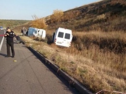 На трассе в Полтавской области микроавтобус насмерть сбил патрульную