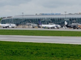 Аэропорт "Львов" сообщил о задержках трех рейсов из-за аварии Ан-12