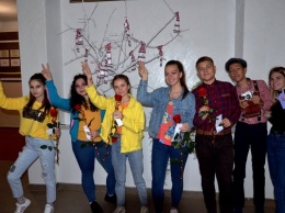 ''Не хватает гимна СССР'': гимназия на Буковине оскандалилась на празднике