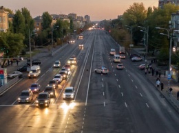 В Днепре на Слобожанском проспекте Nissan сбил женщину: видео момента аварии