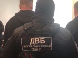 Били дубинками и ногами: в Одессе полицейские пытали задержанных (18+)