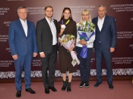Губернатор Бондаренко поздравил легкоатлетку Ярославу Магучих с серебром чемпионата мира