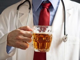 Скандал в ривненской больнице: пьяный врач перепутал голову с ногой пациента