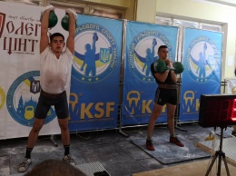 Запорожцы стали золотыми призерами всеукраинских соревнований по гиревому спорту