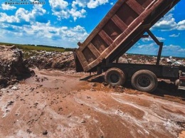 Нитраты, сульфаты и фосфор: сотрудника свалки подозревают в загрязнении земли