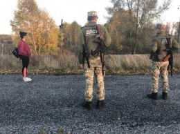 Житомирские пограничники задержали в зоне ЧАЭС трех сталкеров (фото)