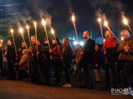 В Покровске прошло факельное шествие (фото)