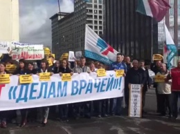 Сотни медиков требуют освободить врача-психиатра из Астрахани