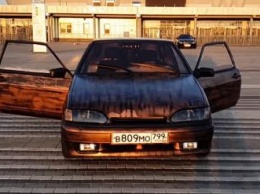 «С такой обивкой вся машина к чертям сгорит»: Блогер представил необычный ВАЗ-2113