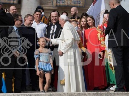 Юная акробатка из Котовска очаровала Ватикан и получила крестик от Папы