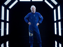 На стиле: Virgin Galactic показала одежду космических туристов
