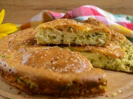 Рецепт дня: заливной пирог с картофелем и луком