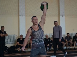 Криворожский полицейский завоевал «серебро» на турнире по гиревому спорту