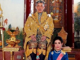 Лишена всех званий: король Таиланда жестко разобрался со своей новой женой