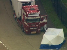 В Британии полиция обнаружила в контейнере грузовика 39 человеческих тел