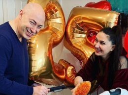 "Будто и не рожала!": Жена Дмитрия Гордона поразила своей фигурой