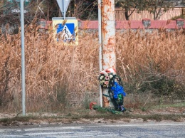 В Днепре на месте ДТП, где погиб полицейский, устанавливают светофор, о котором давно просили местные