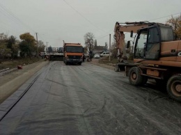 При ремонте дороги Н14 "Кропивницкий-Николаев" используют полиэтилен, - ФОТО