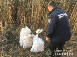 Полицейские отобрали у браконьеров три мешка с раками на озере Ялпуг