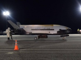 Космический корабль X-37B вернулся на Землю