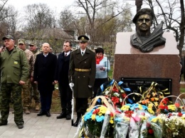 На Черниговщине открыли памятный знак в честь Героя Украины Олега Михнюка