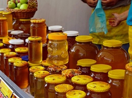 В Киеве проходят продуктовые ярмарки: где купить домашнюю сметану и натуральный мед