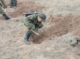 ''Учат копать могилы?'' Украинцев напугало фото зомбирования детей в оккупированном Крыму