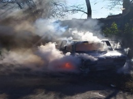 Спасатели потушили горящую машину в Павлоградском районе