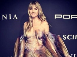 Она совершенна! 46-летняя Хайди Клум восхитила стройной фигурой в "голом" платье