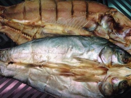 Киевлянин заболел ботулизмом, употребив вяленую рыбу из супермаркета