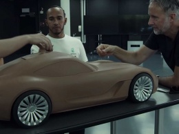 Mercedes показал Льюису Хэмилтону макет загадочного суперкара