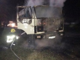 На Днепропетровщине на ходу загорелся грузовик (ФОТО)