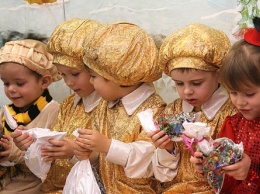 В новогодние подарки для николаевских школьников и детсадовцев положат по 32 конфетки