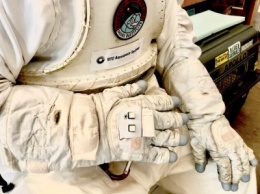 Умная перчатка поможет астронавтам управлять дронами на Луне и Марсе [ВИДЕО]