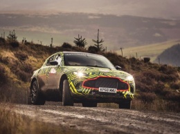 Появились снимки роскошного интерьера Aston Martin DBX