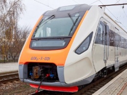 Крюковский вагоностроительный завод выпустил на железную дорогу новый поезд (ФОТО)