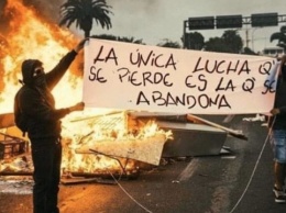 В Чили демонстранты подожгли университет и разграбили церковь