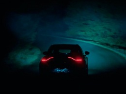 Видео: Aston Martin DBX в движении