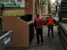 В Кривом Роге устанавливают новые мусорные контейнеры