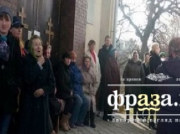 На Тернопольщине церковная община УПЦ защитила свой храм от захвата ПЦУ