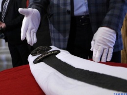 В новом археологическом музее Львова покажут "меч викингов" и древний "смайлик"