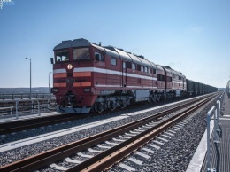 У Зеленского обещают "обязательно отреагировать" на запуск поездов в Крым через керченский мост