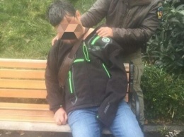 Передозировка: в одесском Стамбульском парке нашли парня без сознания