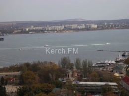 17 ноября около 11.30 катера Бердянск и Никополь, а также буксир Яны Капу вышли с территории Генмола