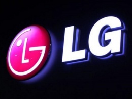 LG запатентовала смартфон с выдвижным дисплеем