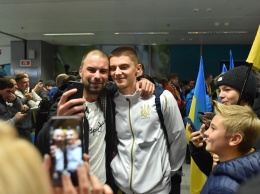 Впервые - ни одного поражения. Появилось видео как сборную Украины с триумфом встречали в аэропорту Борисполя